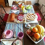 Via Dei Mille Bed & Breakfast Napels